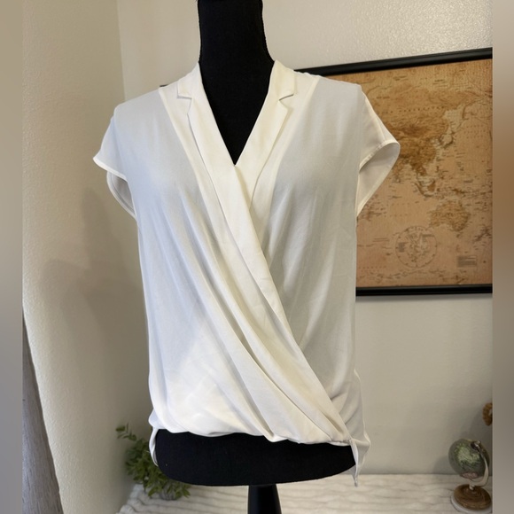 Veronika Maine Tops - Veronika Maine lightweight blouse size 8